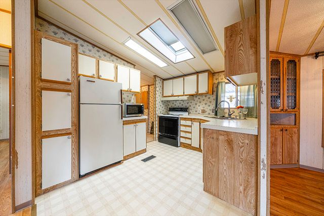 3431 S Pacific Highway SPC 9, Medford, OR 97501