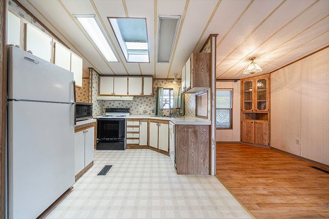 3431 S Pacific Highway SPC 9, Medford, OR 97501