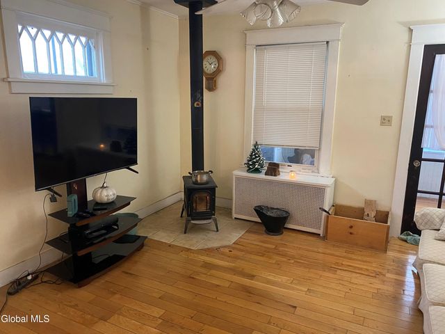 1146 Dean Street, Schenectady, NY 12309