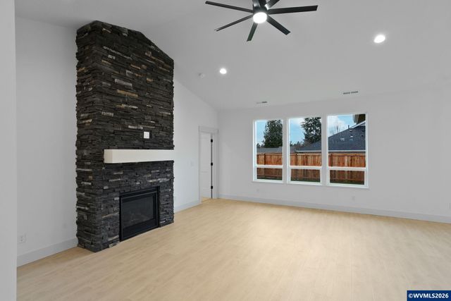 313 NE Clay St, Sublimity, OR 97385