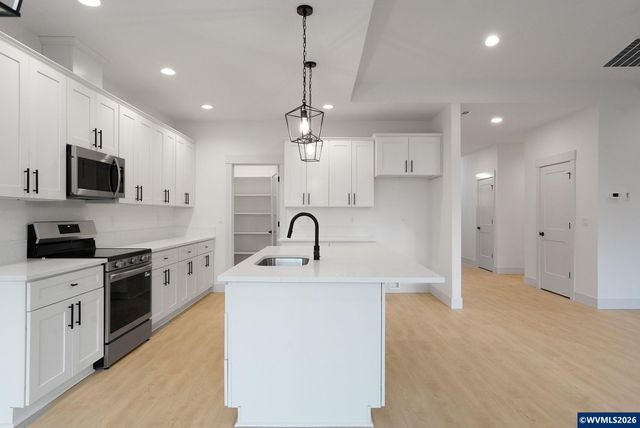 313 NE Clay St, Sublimity, OR 97385