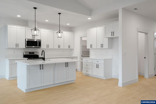 313 NE Clay St, Sublimity, OR 97385