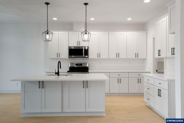 313 NE Clay St, Sublimity, OR 97385