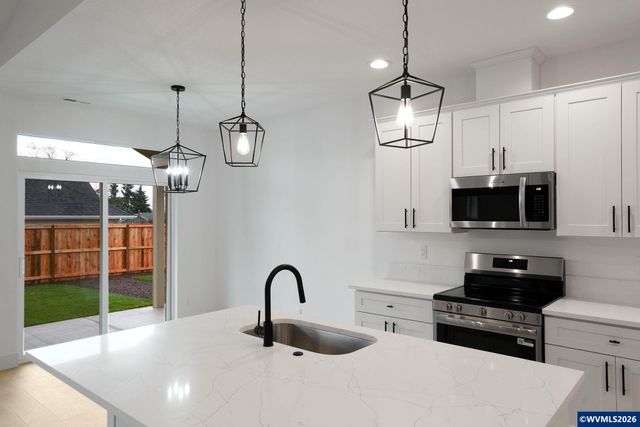 313 NE Clay St, Sublimity, OR 97385