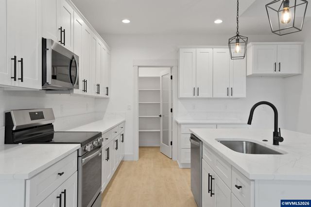 313 NE Clay St, Sublimity, OR 97385