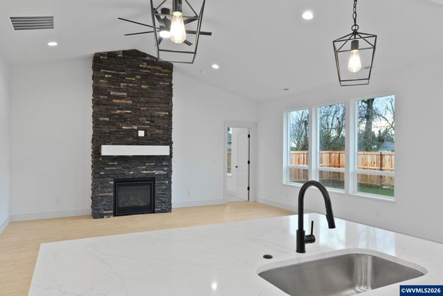 313 NE Clay St, Sublimity, OR 97385