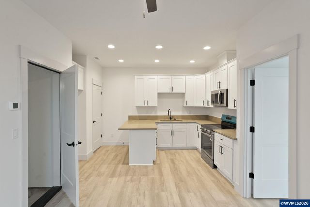 313 NE Clay St, Sublimity, OR 97385