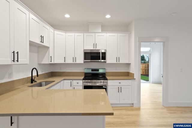 313 NE Clay St, Sublimity, OR 97385