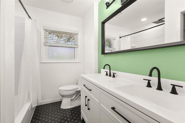 1506 14th Avenue N, Texas City, TX 77590