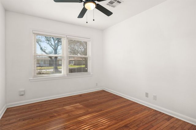 1506 14th Avenue N, Texas City, TX 77590