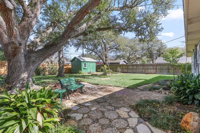 1506 14th Avenue N, Texas City, TX 77590