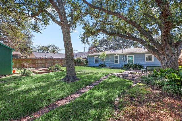 1506 14th Avenue N, Texas City, TX 77590