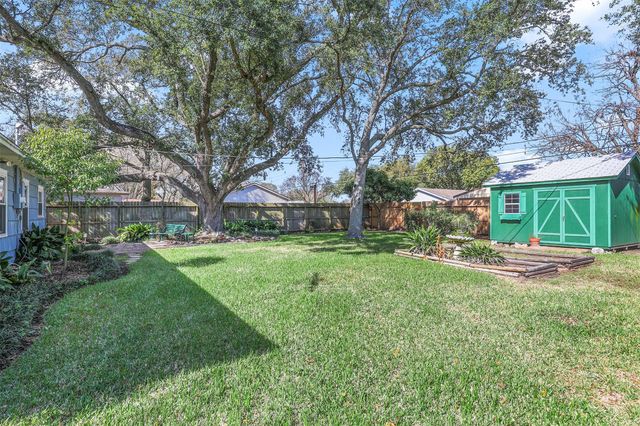 1506 14th Avenue N, Texas City, TX 77590