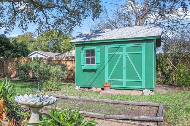 1506 14th Avenue N, Texas City, TX 77590