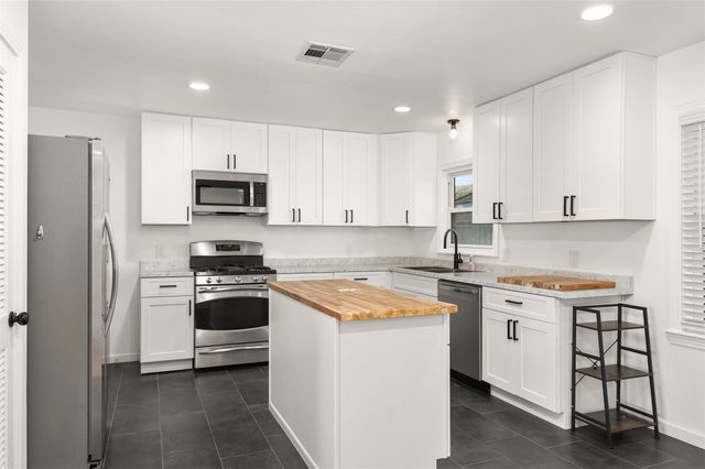 1506 14th Avenue N, Texas City, TX 77590