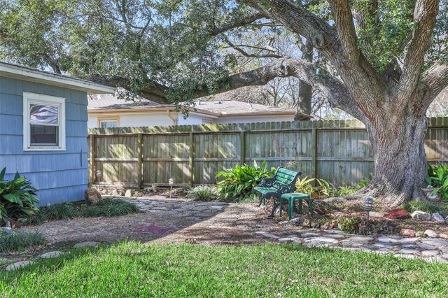 1506 14th Avenue N, Texas City, TX 77590