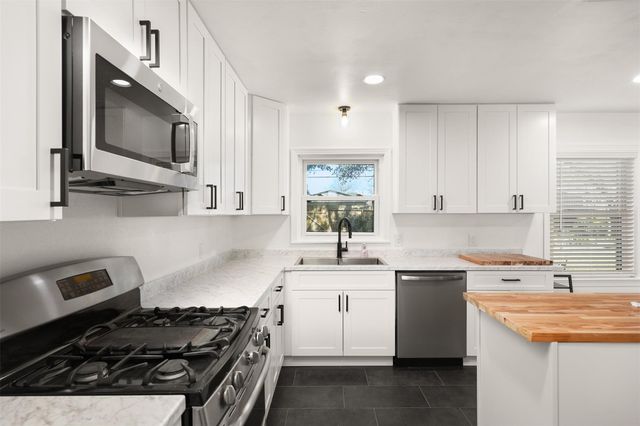 1506 14th Avenue N, Texas City, TX 77590