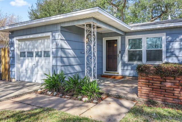 1506 14th Avenue N, Texas City, TX 77590