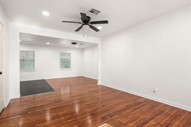 1506 14th Avenue N, Texas City, TX 77590