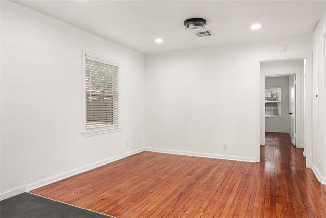 1506 14th Avenue N, Texas City, TX 77590