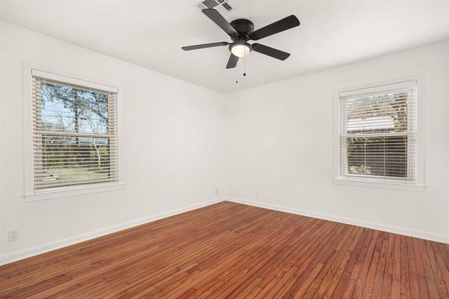 1506 14th Avenue N, Texas City, TX 77590