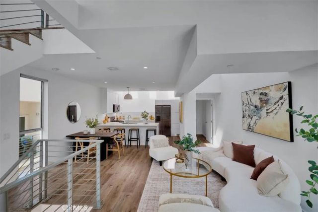 6919 Knowlton Place, Los Angeles, CA 90045