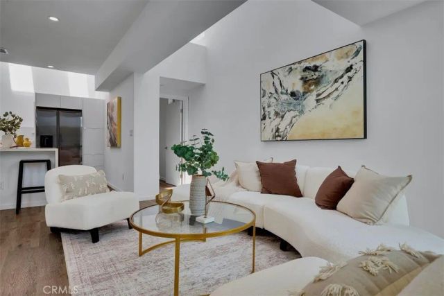 6919 Knowlton Place, Los Angeles, CA 90045