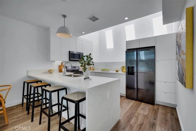 6919 Knowlton Place, Los Angeles, CA 90045