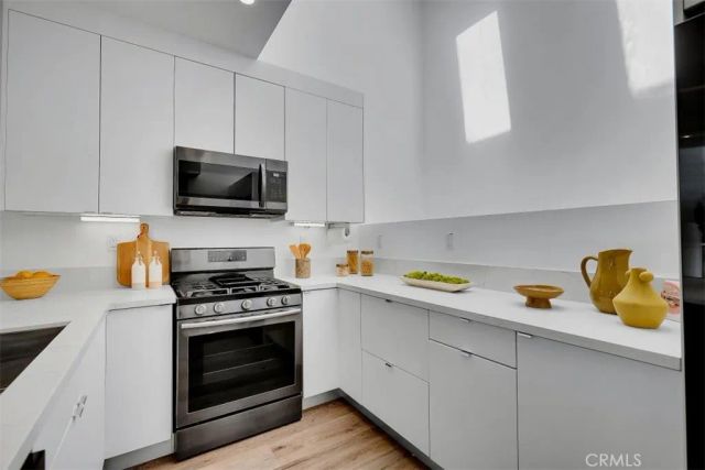 6919 Knowlton Place, Los Angeles, CA 90045