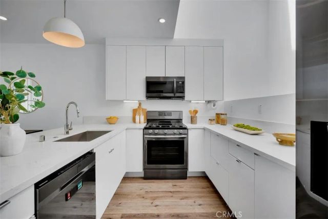 6919 Knowlton Place, Los Angeles, CA 90045