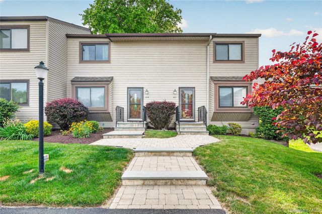 10 Squires Gate I, Poughkeepsie, NY 12603