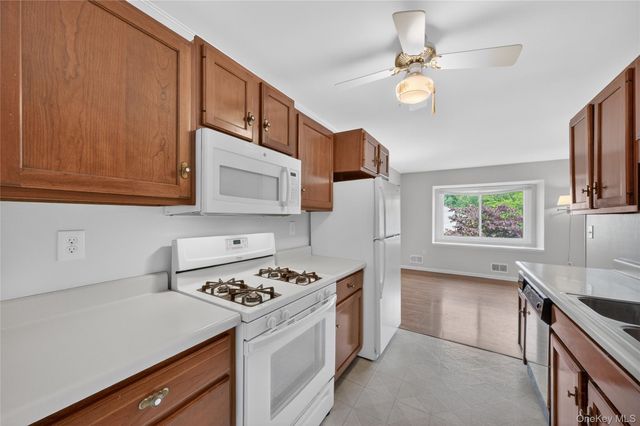 10 Squires Gate I, Poughkeepsie, NY 12603