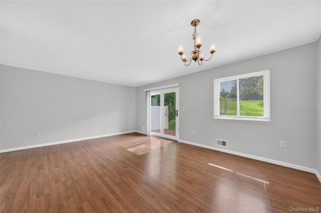 10 Squires Gate I, Poughkeepsie, NY 12603