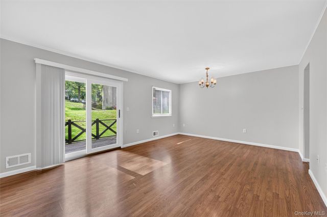 10 Squires Gate I, Poughkeepsie, NY 12603