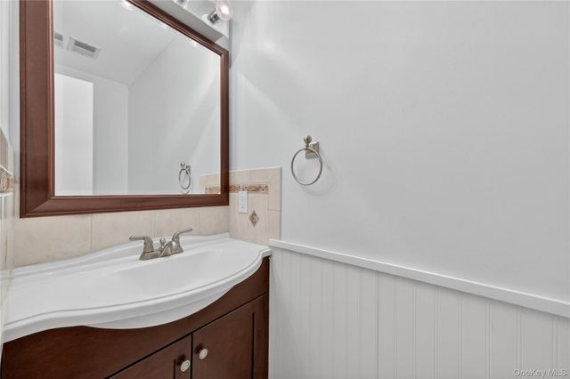 10 Squires Gate I, Poughkeepsie, NY 12603