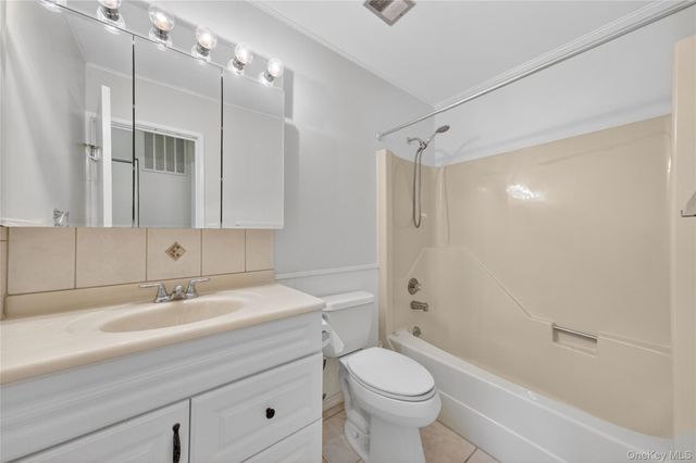 10 Squires Gate I, Poughkeepsie, NY 12603