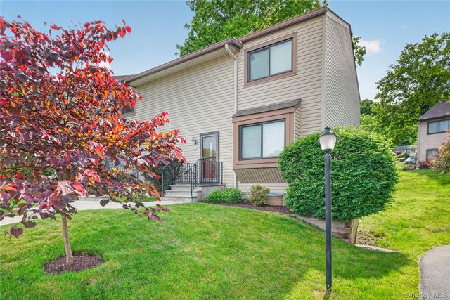 10 Squires Gate I, Poughkeepsie, NY 12603