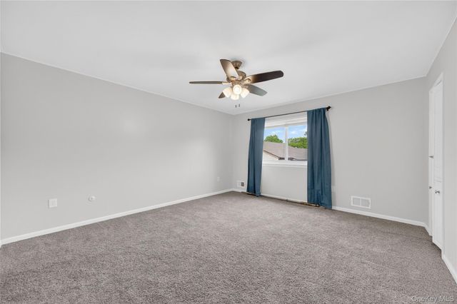 10 Squires Gate I, Poughkeepsie, NY 12603