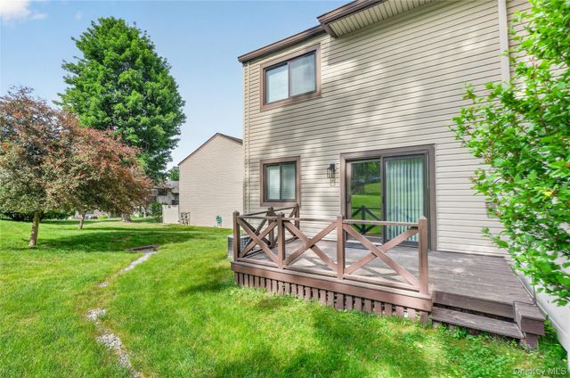10 Squires Gate I, Poughkeepsie, NY 12603