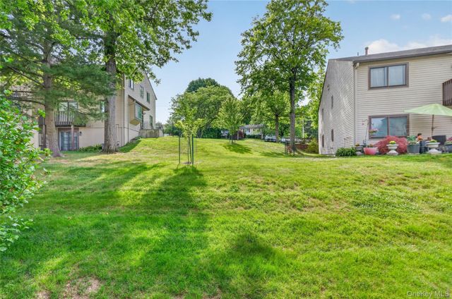 10 Squires Gate I, Poughkeepsie, NY 12603