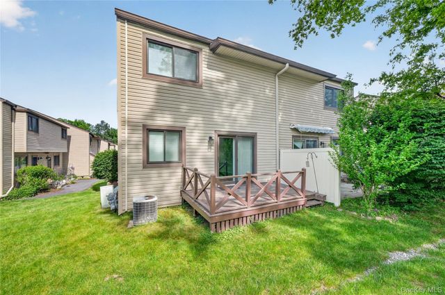 10 Squires Gate I, Poughkeepsie, NY 12603