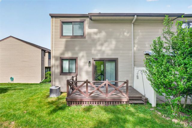 10 Squires Gate I, Poughkeepsie, NY 12603