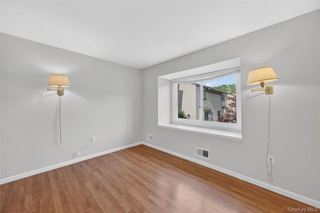 10 Squires Gate I, Poughkeepsie, NY 12603
