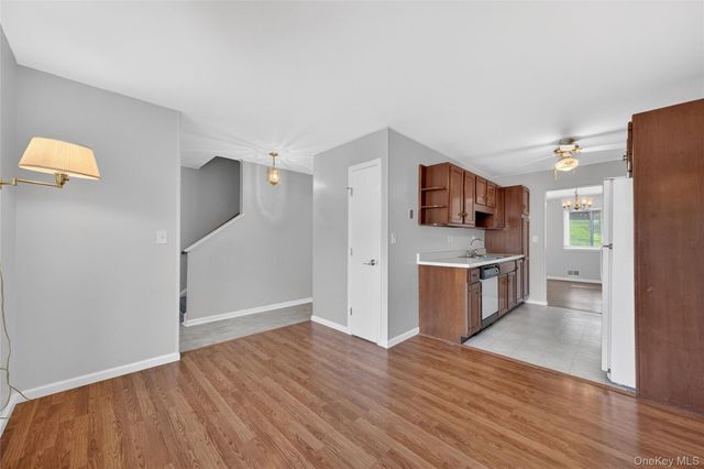 10 Squires Gate I, Poughkeepsie, NY 12603