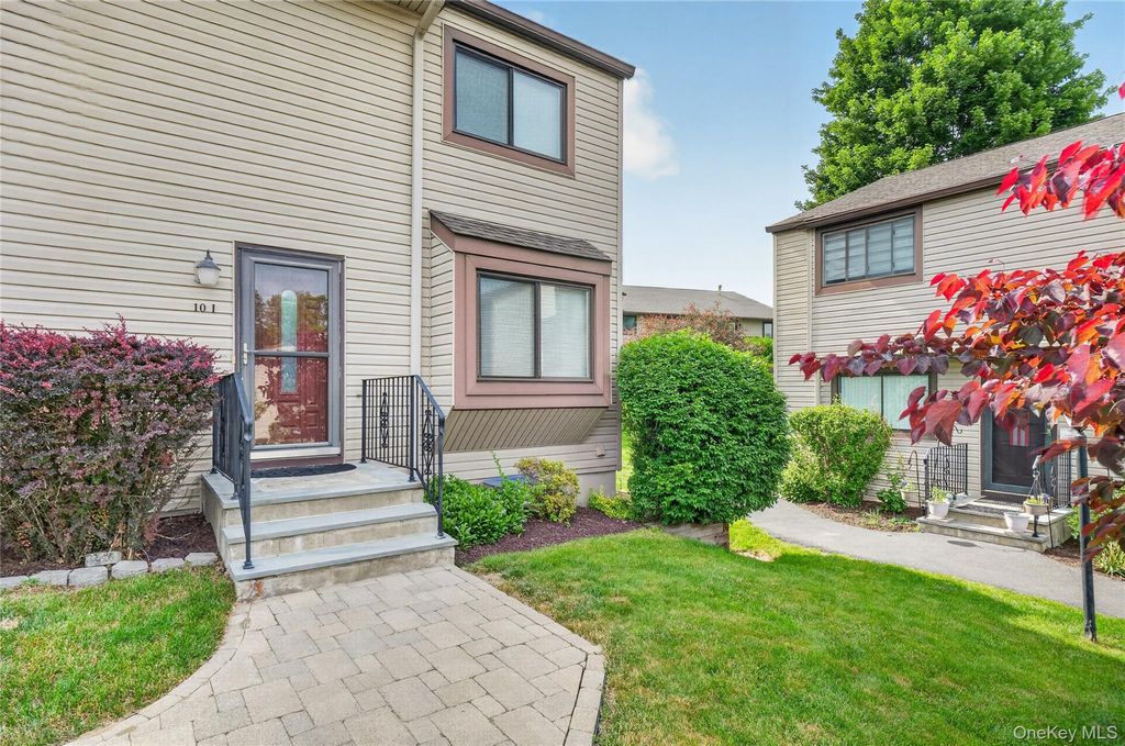 10 Squires Gate I, Poughkeepsie, NY 12603