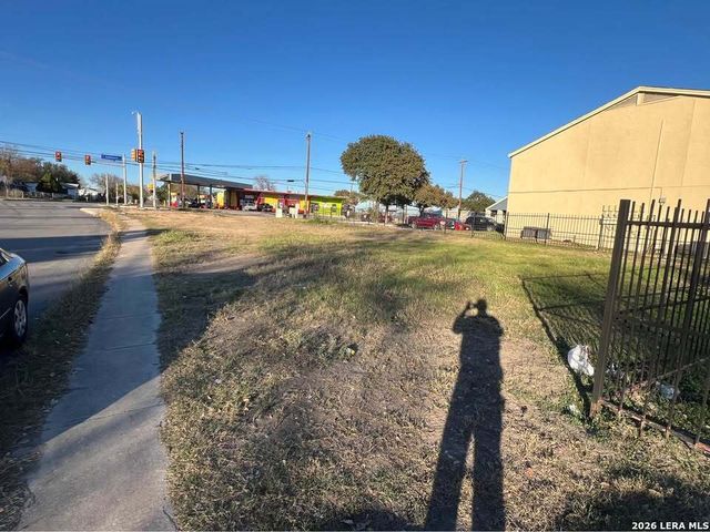 6058 commerce, San Antonio, TX 78237