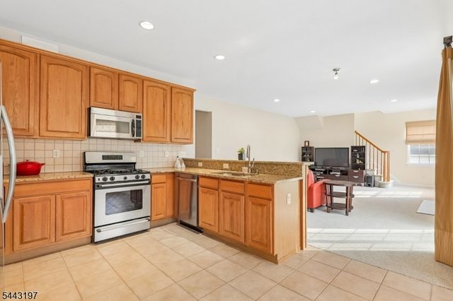 9 Rue Cezanne, Franklin Twp., NJ 08873