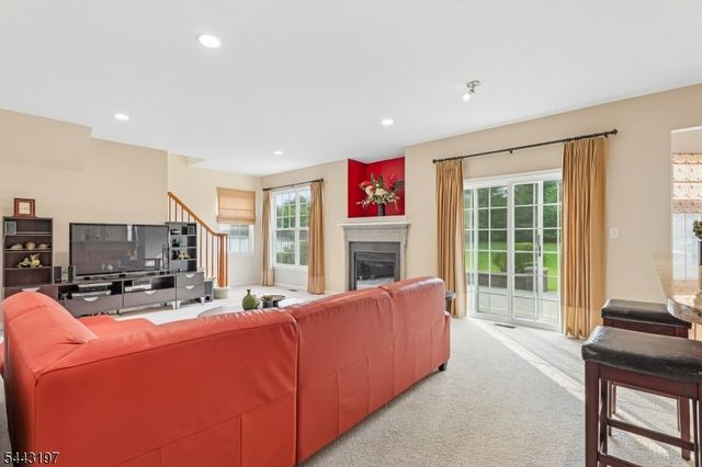 9 Rue Cezanne, Franklin Twp., NJ 08873