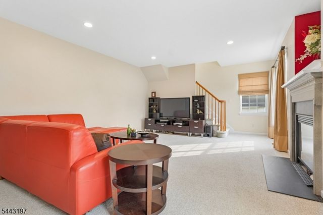 9 Rue Cezanne, Franklin Twp., NJ 08873