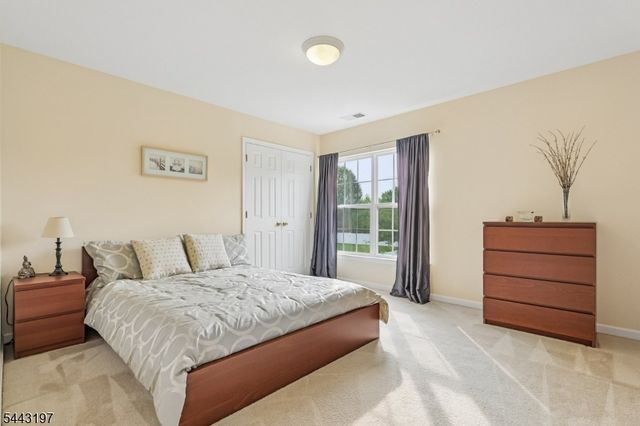 9 Rue Cezanne, Franklin Twp., NJ 08873